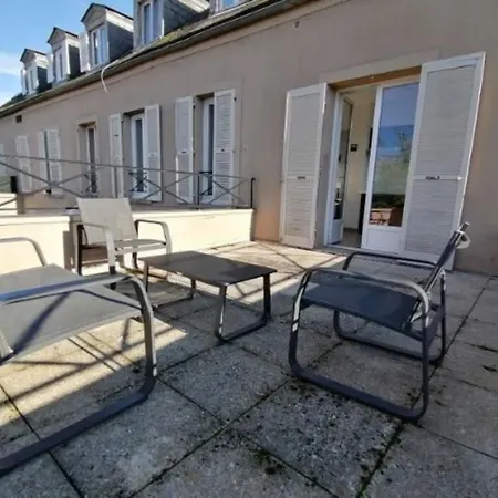 Beau Studio Avec Terrasse Sur La Commune D'etampes Apartment