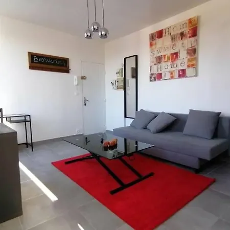 Beau Studio Avec Terrasse Sur La Commune D'etampes